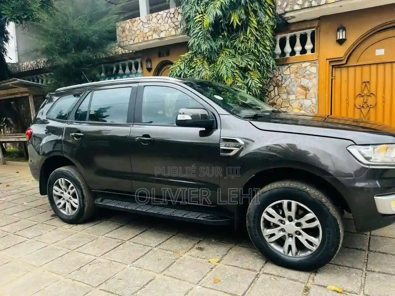 Ford Everest 2017 Noir - Vue 3