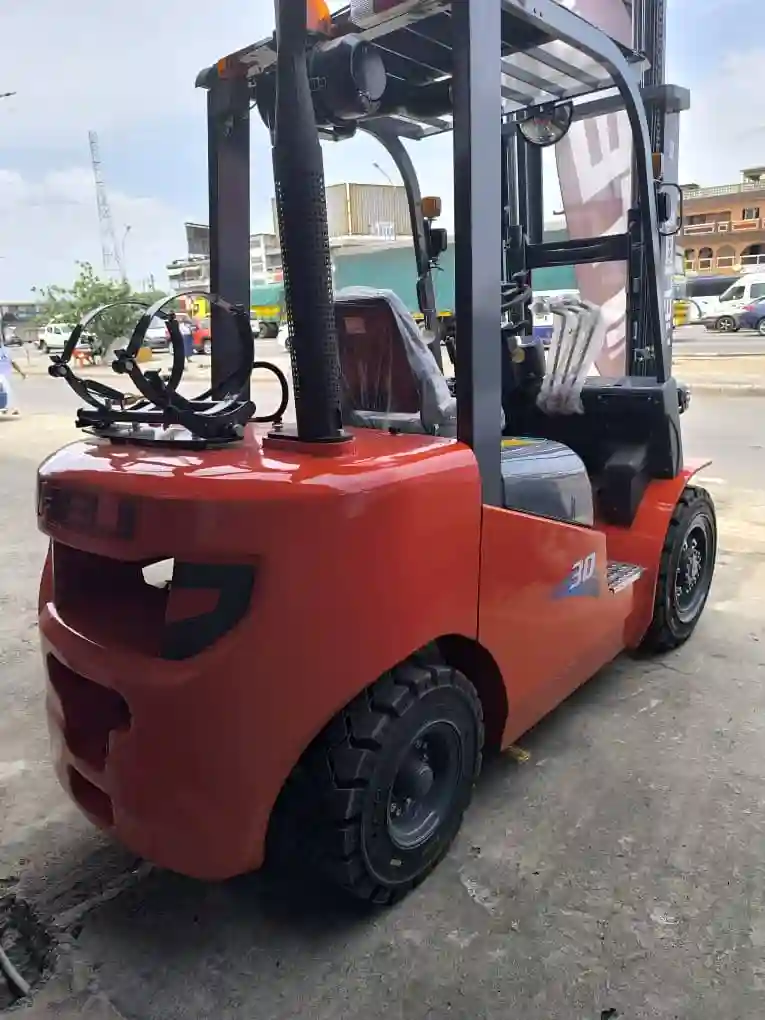 Nouveaux Chariot-élévateurs Disponibles à Abidjan - Vue 2