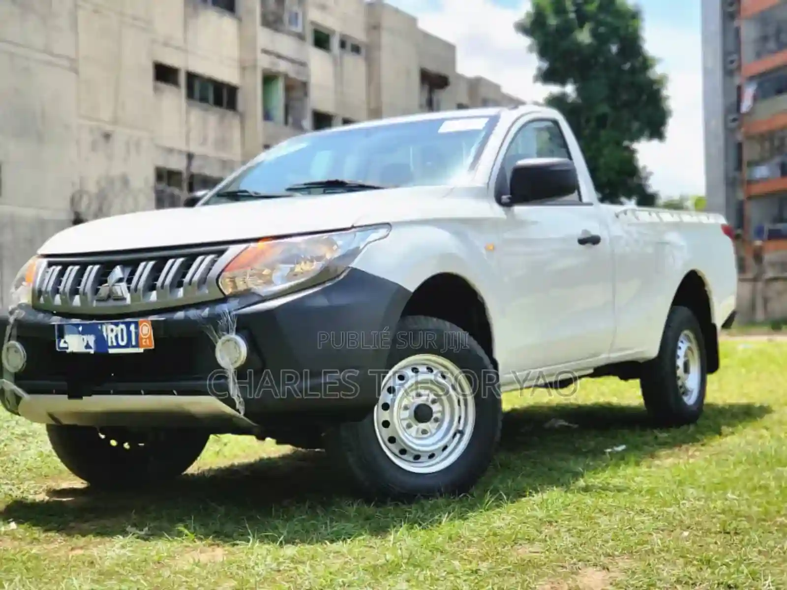 Mitsubishi L200 Club Cab 22 4WD 2017 Blanc - Vue 6