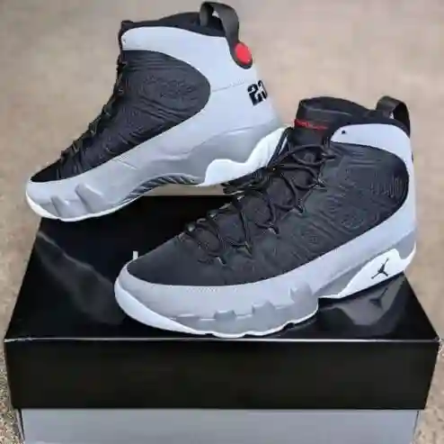 Air Jordan 9 - Vue 2