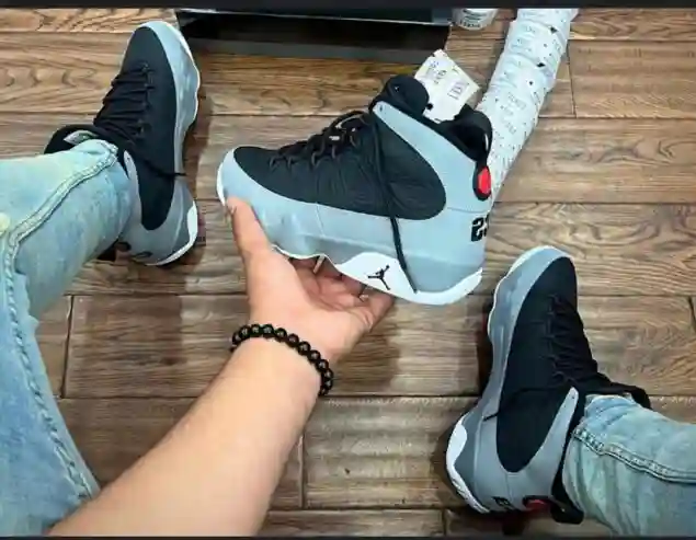 Air Jordan 9 - Vue 3