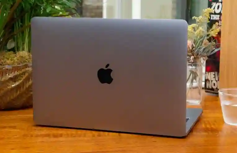 Macbook PRO 2019 Core i5 +225 0747912023 - Vue 2