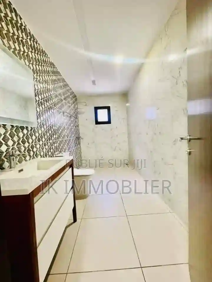 5chbre Appartement Dans Cocody à Vendre - Vue 10
