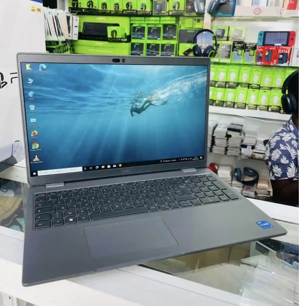 Dell Latitude 3540 Core i5 13th gen 16 go ram 1 Téra ssd - Vue 1