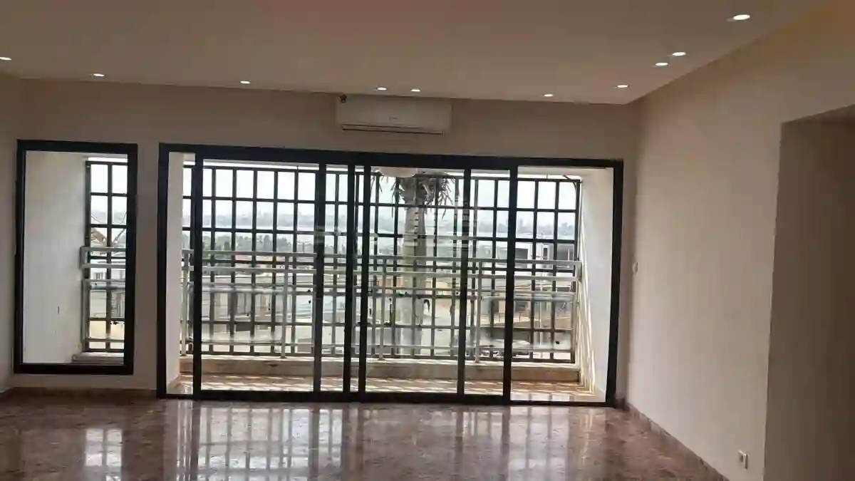Location D’une Appartement Rénové Avec vue Lagunaire