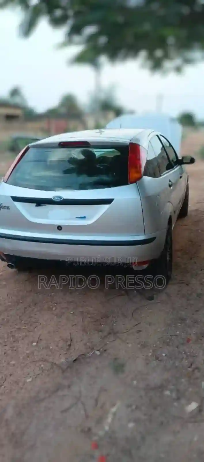Ford Focus 2002 Argenté - Vue 1