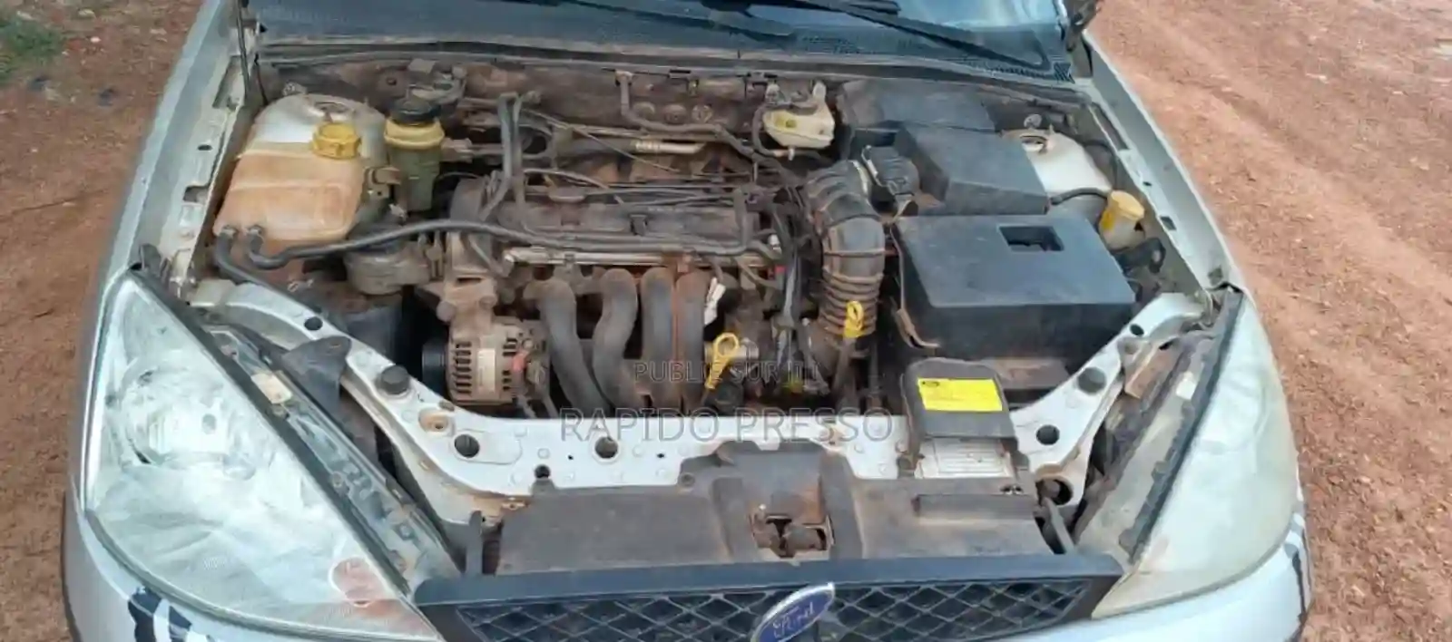 Ford Focus 2002 Argenté - Vue 3