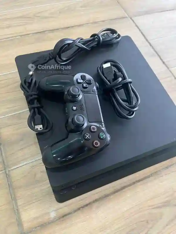 Playstation 4 Slim - Vue 2