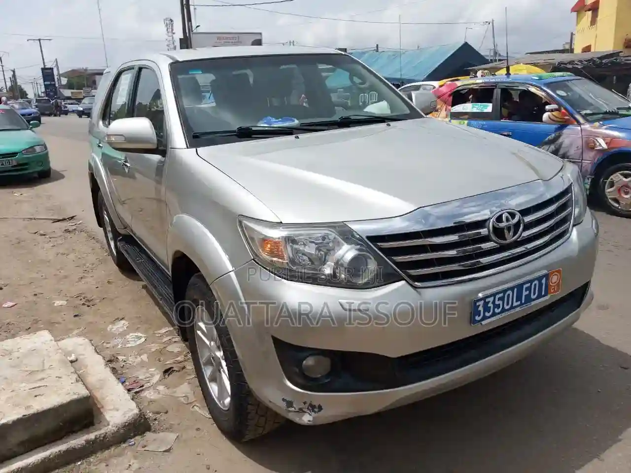 Toyota Fortuner 25 D AWD 2012 Gris - Vue 2