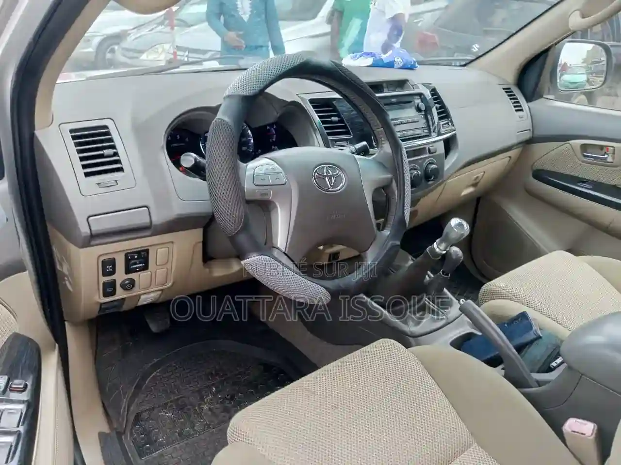 Toyota Fortuner 25 D AWD 2012 Gris - Vue 4