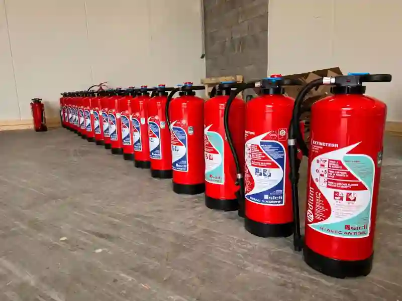 EXTINCTEURS ET EQUIPEMENTS A VENDRE - Vue 1