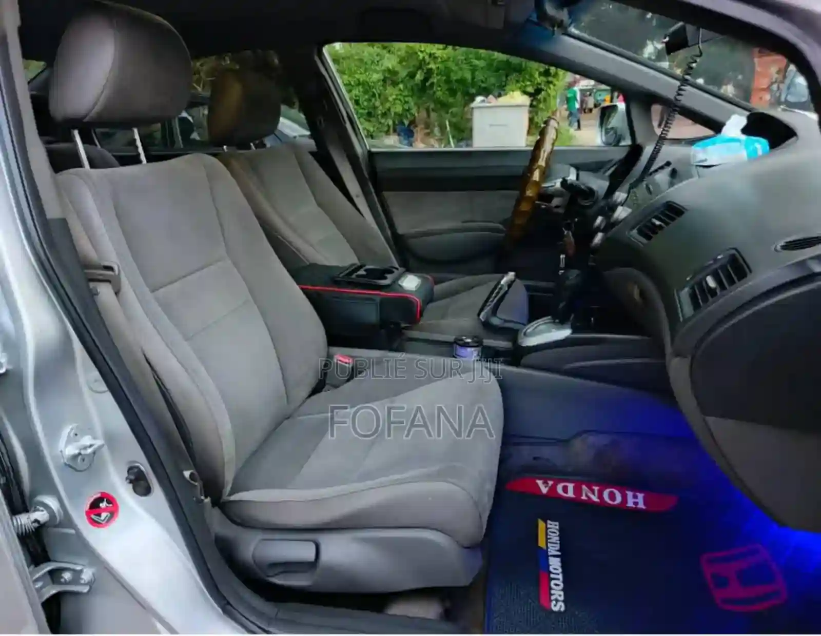Honda Civic 2010 Argenté - Vue 3