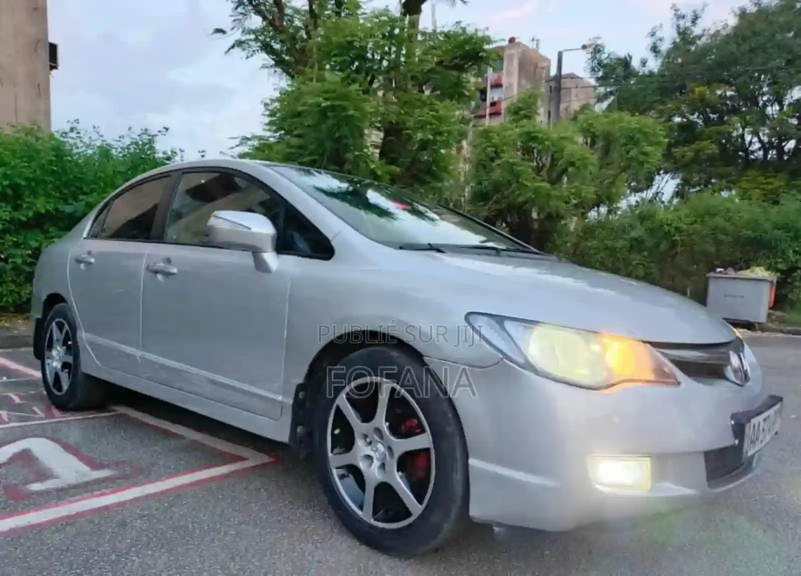 Honda Civic 2010 Argenté - Vue 4