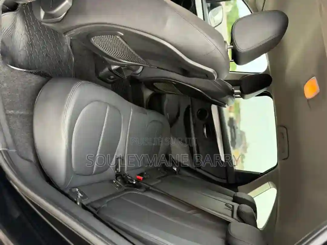 BMW 218i 2016 Noir - Vue 2