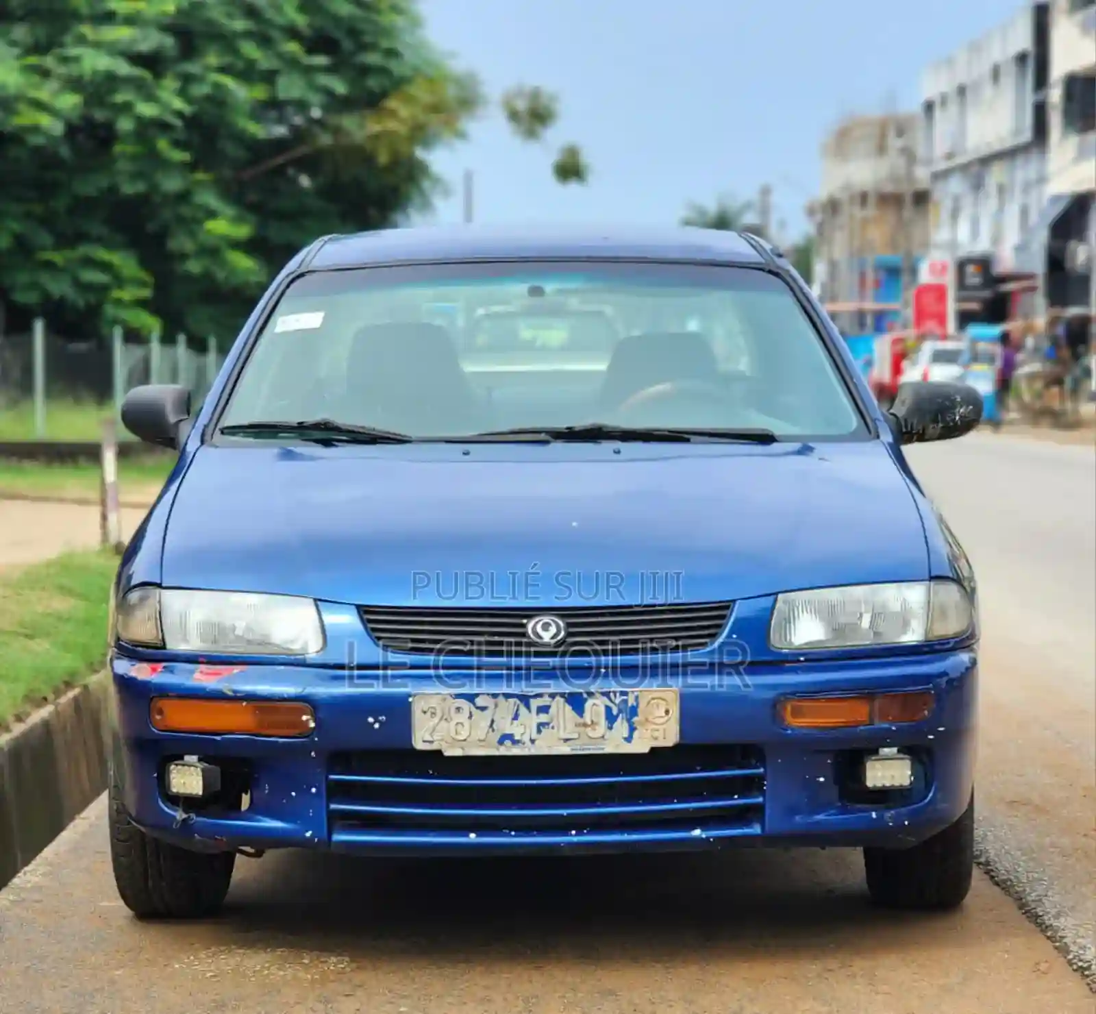 Mazda 323 20 2001 Bleu - Vue 2