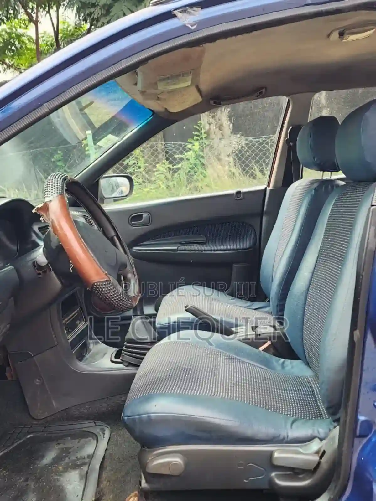 Mazda 323 20 2001 Bleu - Vue 5