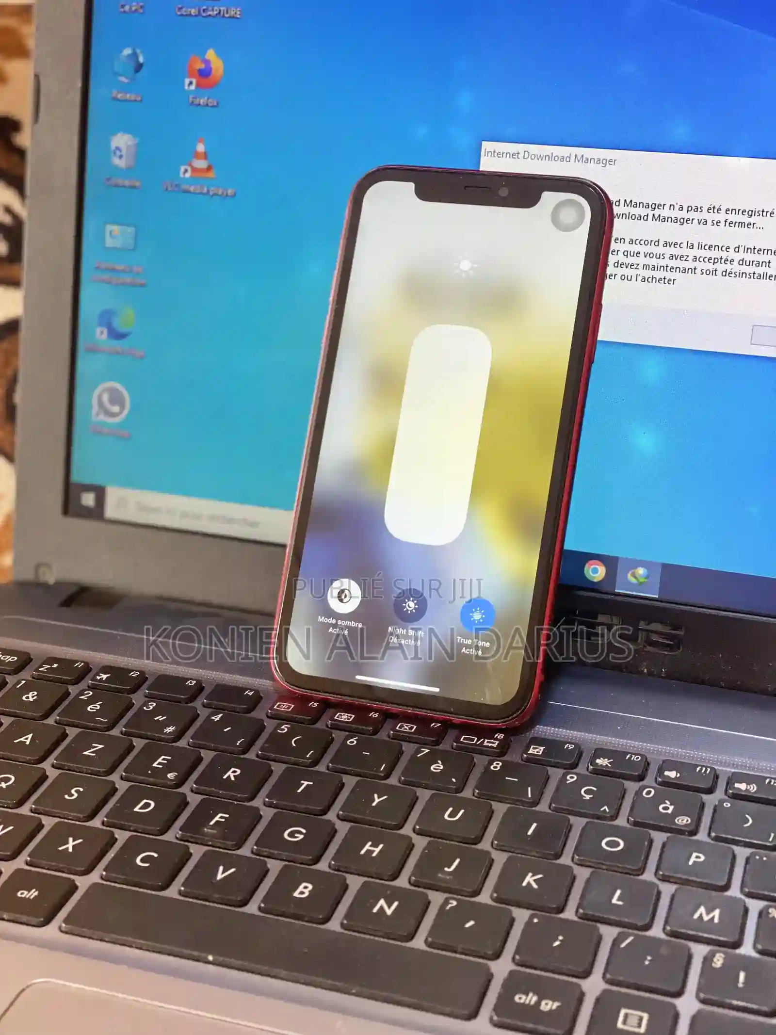 Pomme Iphone 11 64 GB Rouge - Vue 2