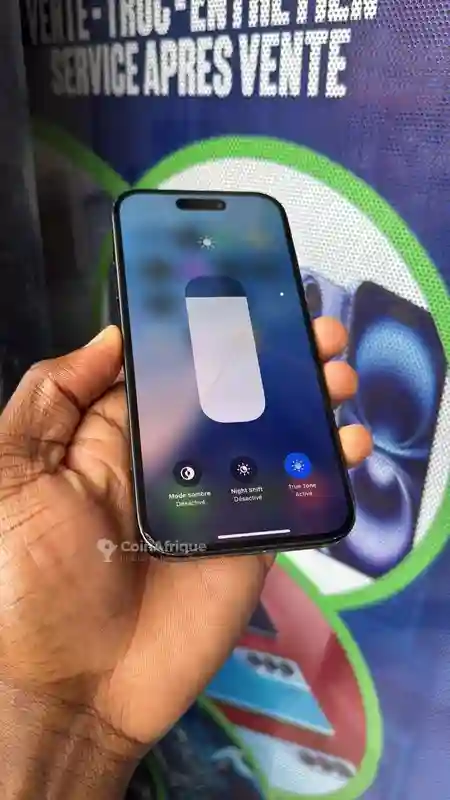 Iphone 15 Simple Légère Fissure sur L’écran - Vue 1