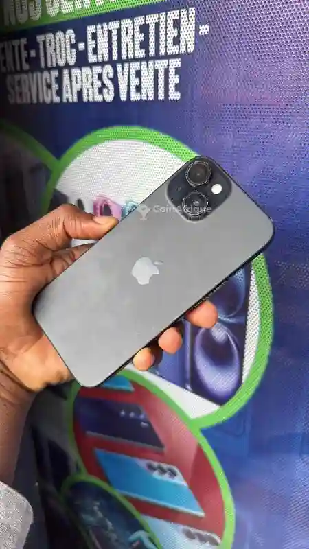 Iphone 15 Simple Légère Fissure sur L’écran - Vue 4