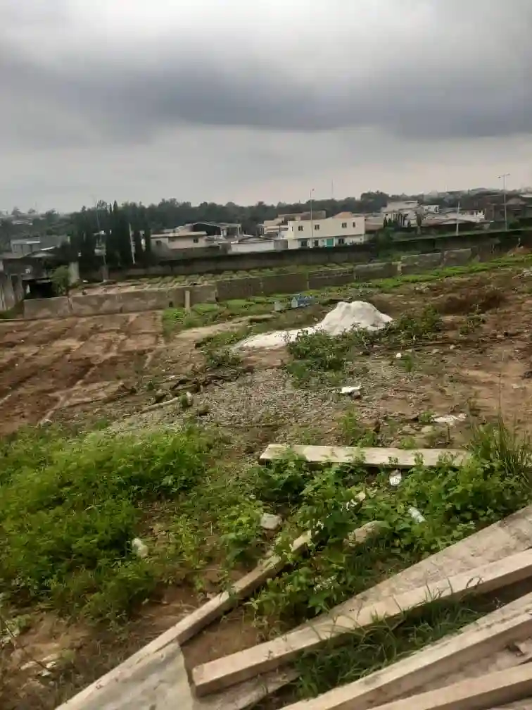 Terrain DE 1600 M2 Beverly Hills Morcellable - Vue 2