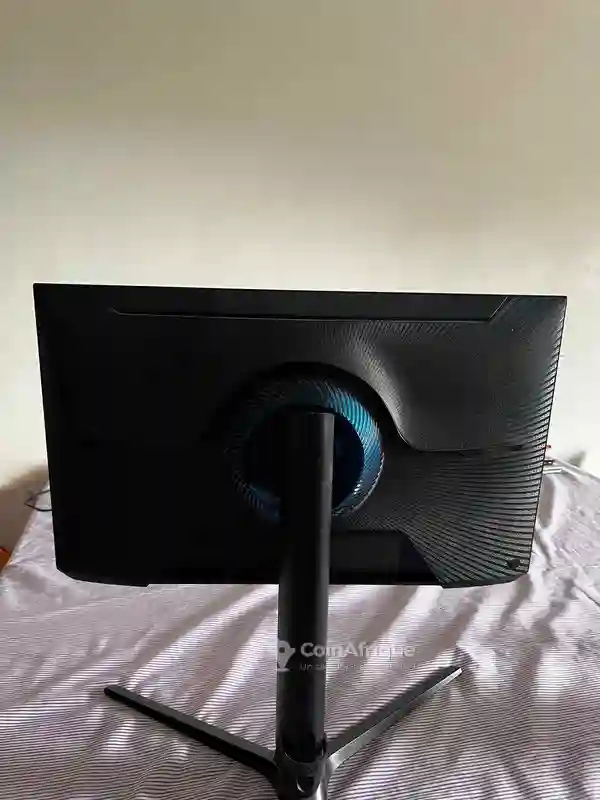 Moniteur Samsung Odyssey G4 - Vue 1