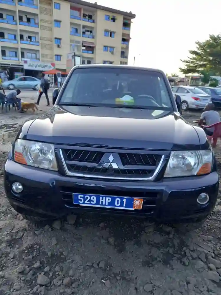 Location Mitsubishi Pajero DID Boite Automatique 7 Places Assises - Vue 1
