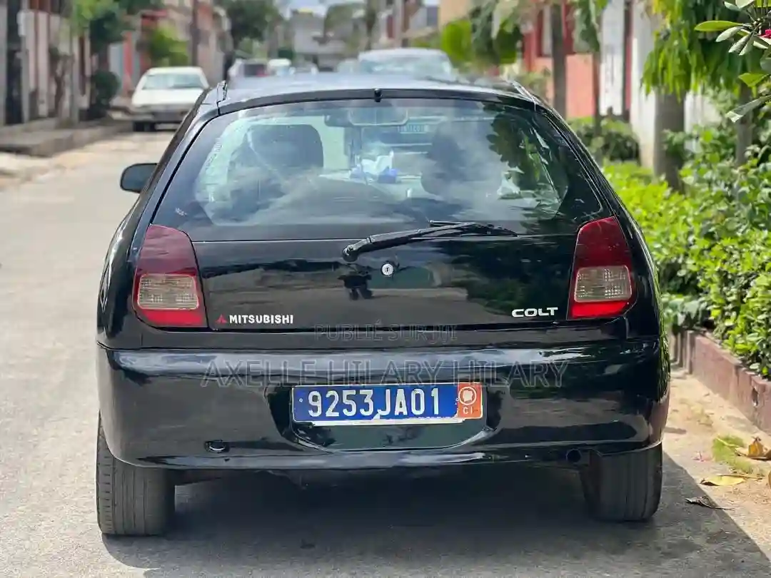 Mitsubishi Colt 2000 Noir - Vue 1