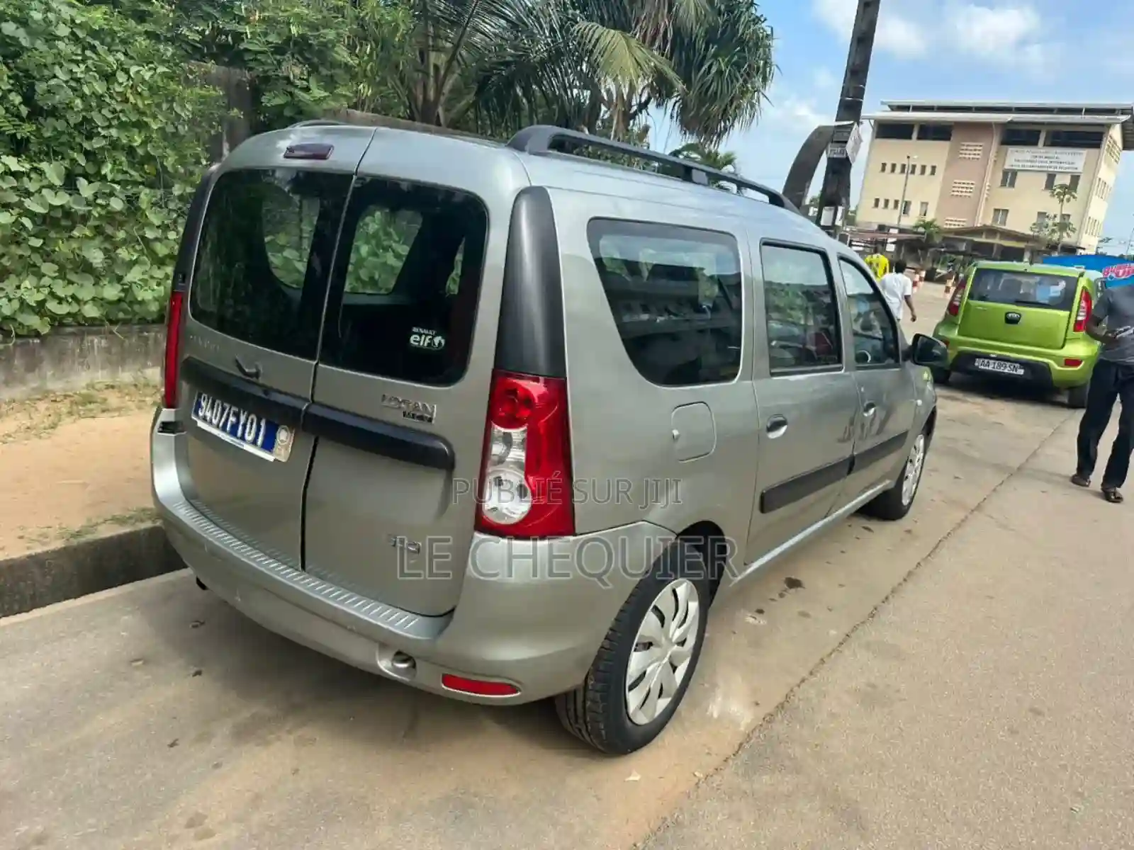 Renault Logan 2013 Gris - Vue 8