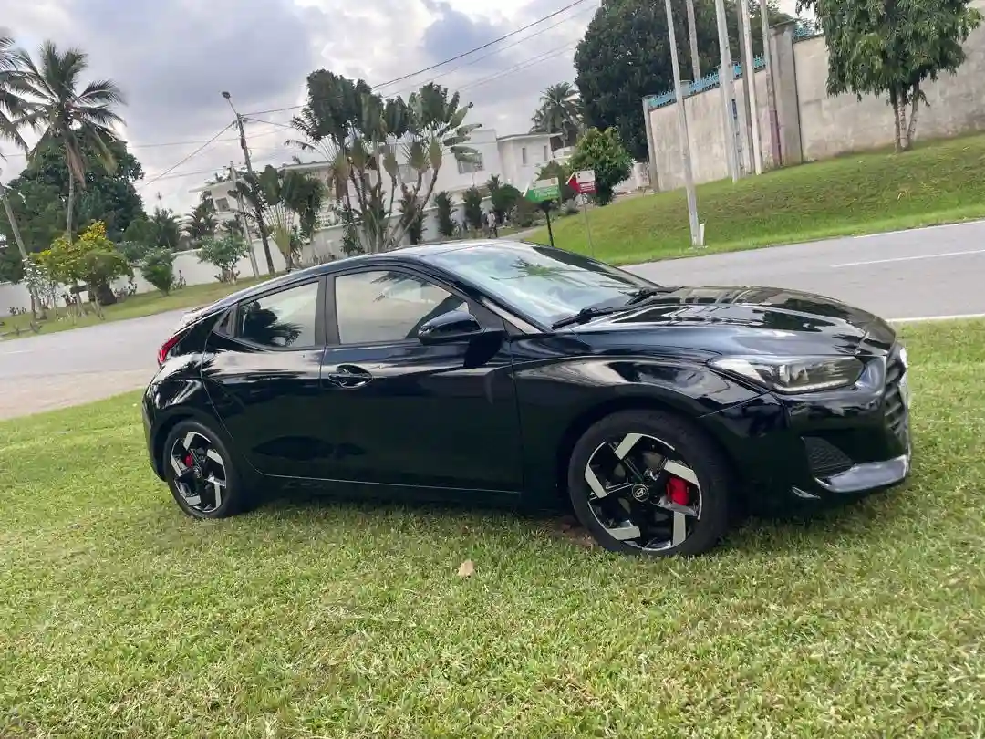 Hyundai Veloster 2021 - Vue 2