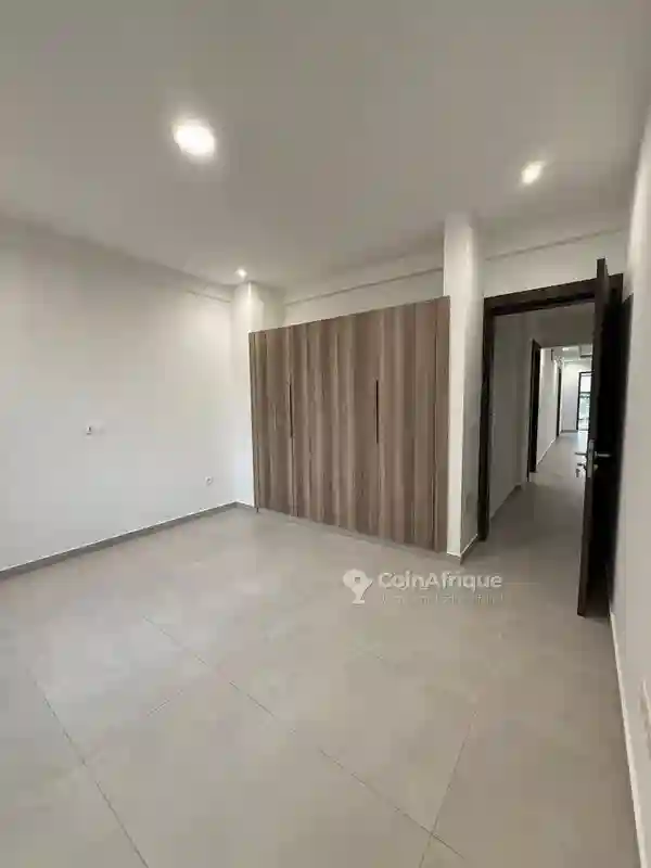 Location Appartements 3 Pièces à Cocody Riviera Palmeraie - Vue 1