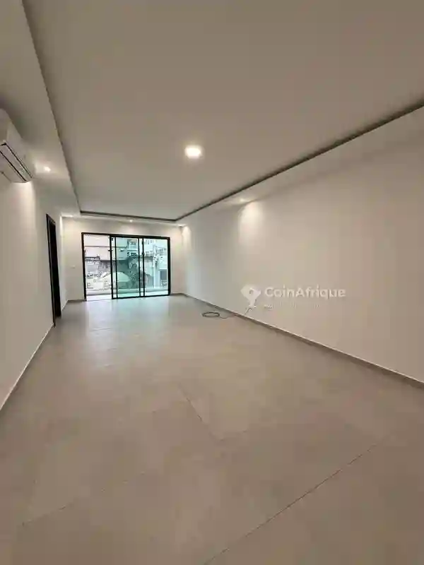 Location Appartements 3 Pièces à Cocody Riviera Palmeraie - Vue 5