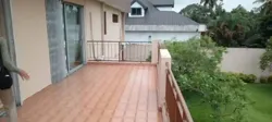 Villa Duplex Avec Piscine au Vallon