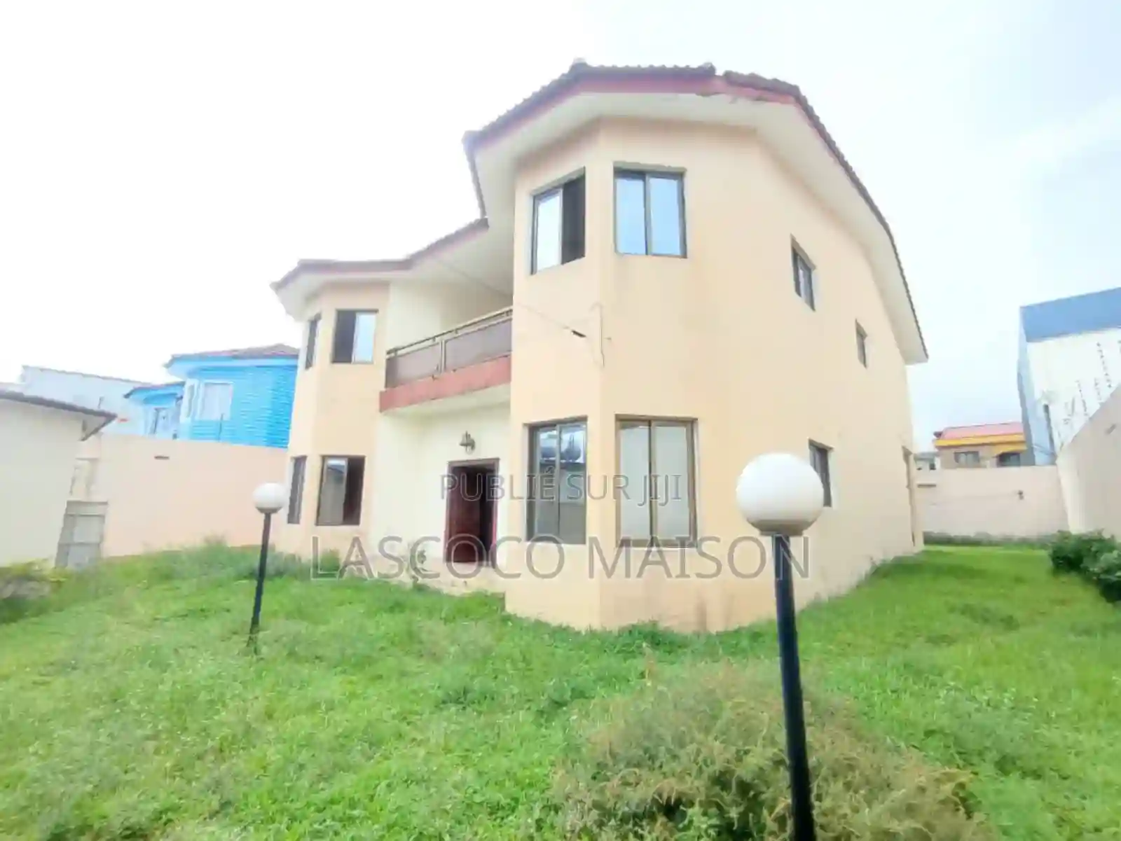 Une Villa Duplex De 8 Pièces - Vue 4