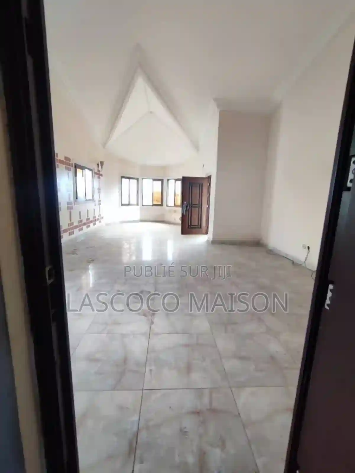 Une Villa Duplex De 8 Pièces - Vue 6