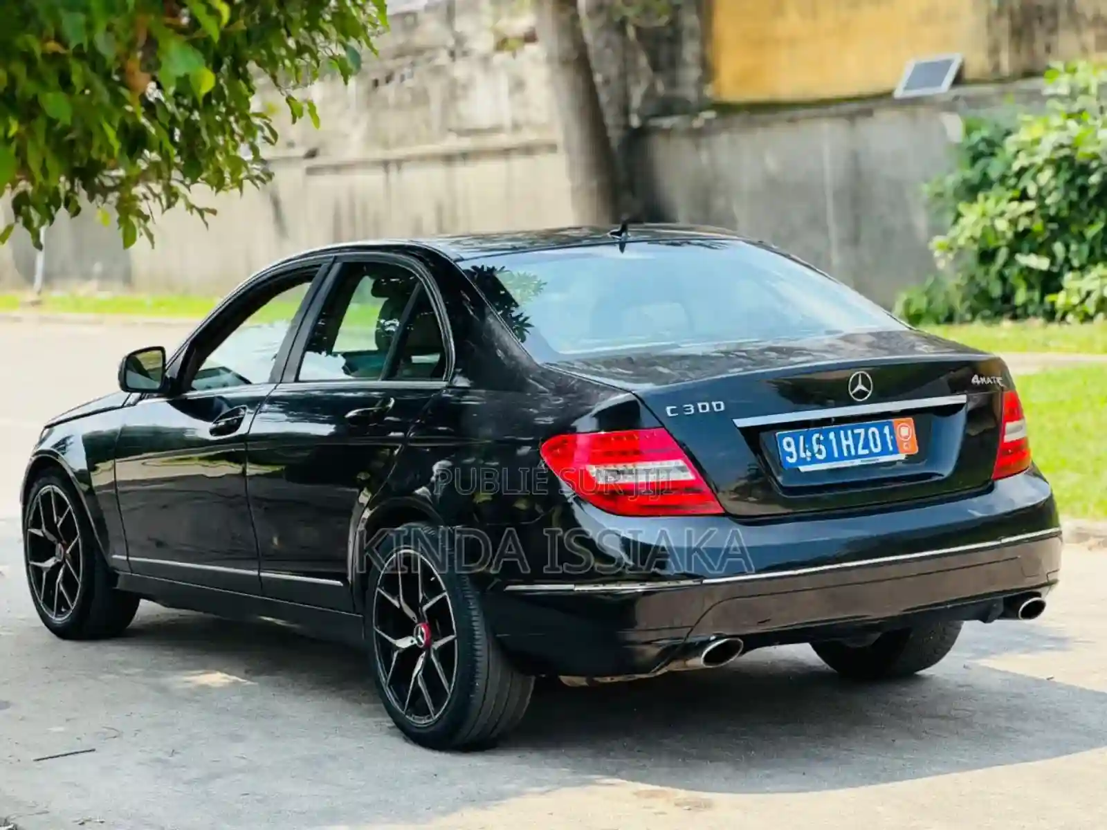 Mercedes-benz C300 Luxury Sedan AWD (30l 6cyl 7A) 2009 Noir - Vue 4