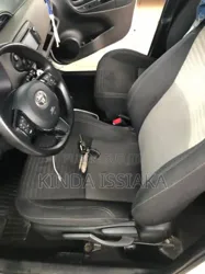 Toyota Yaris 15 Sedan L 2020 Blanc Cassé