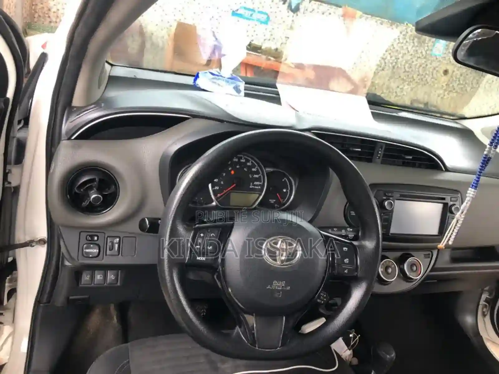 Toyota Yaris 15 Sedan L 2020 Blanc Cassé - Vue 2