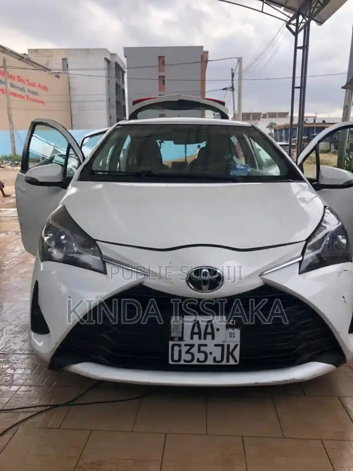 Toyota Yaris 15 Sedan L 2020 Blanc Cassé - Vue 5