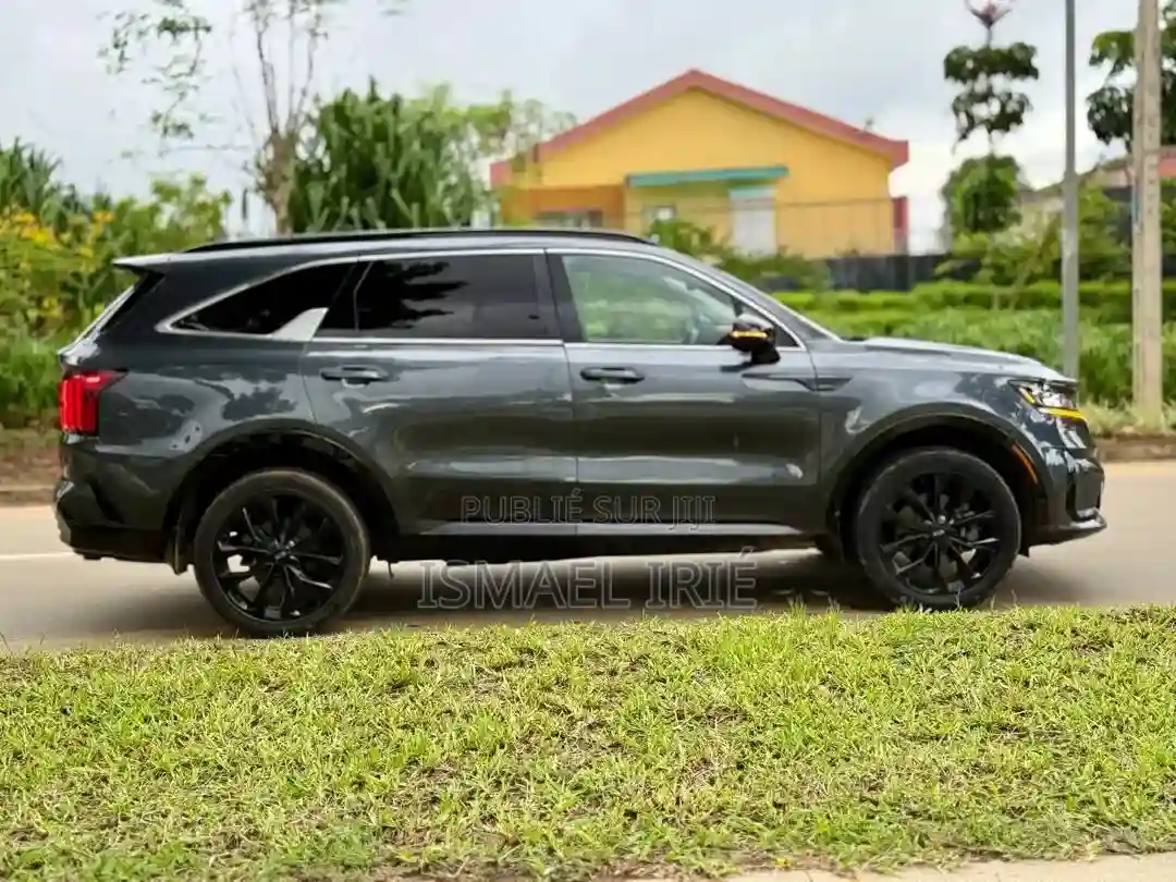 Kia Sorento SX 2022 Noir Mat - Vue 3