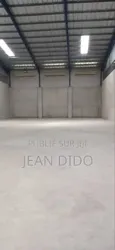 Entrepôt À Louer Au 2 Plateaux Dokui