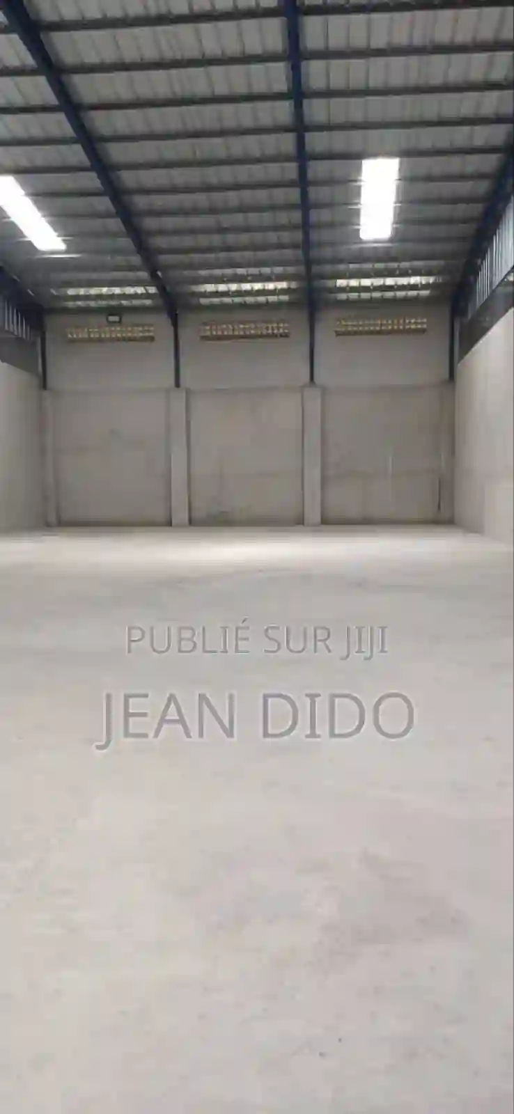 Entrepôt À Louer Au 2 Plateaux Dokui