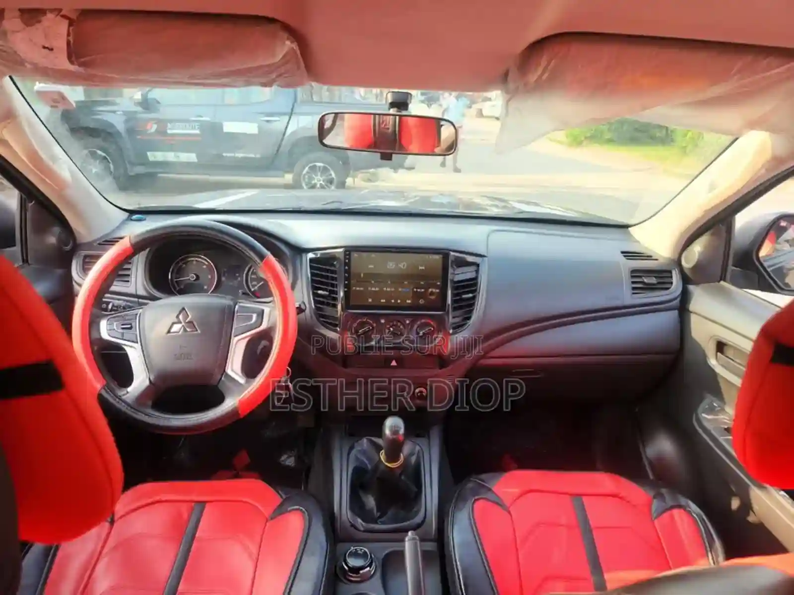 Mitsubishi L200 2022 Noir - Vue 3