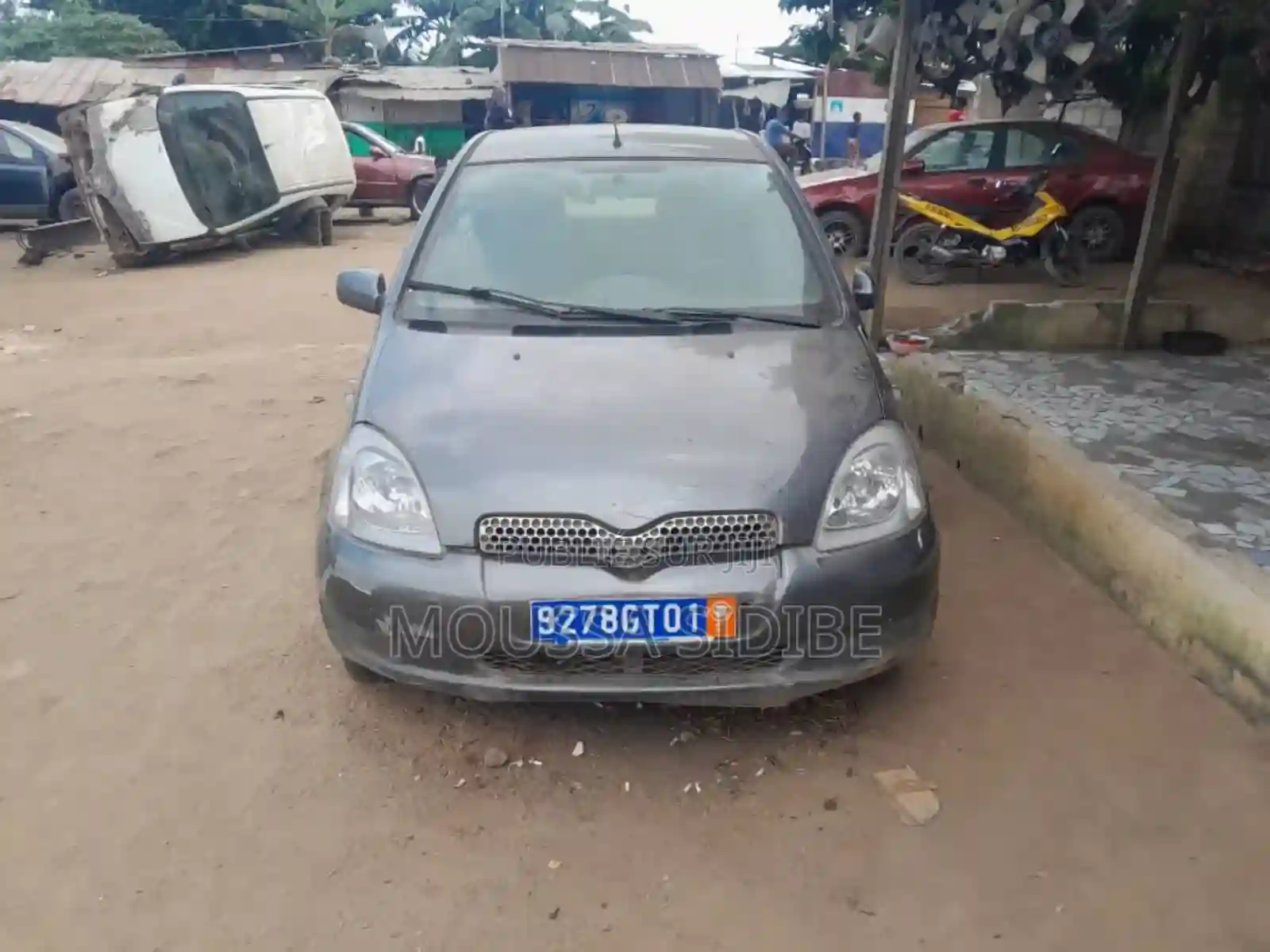 Toyota Yaris 2003 Gris - Vue 1