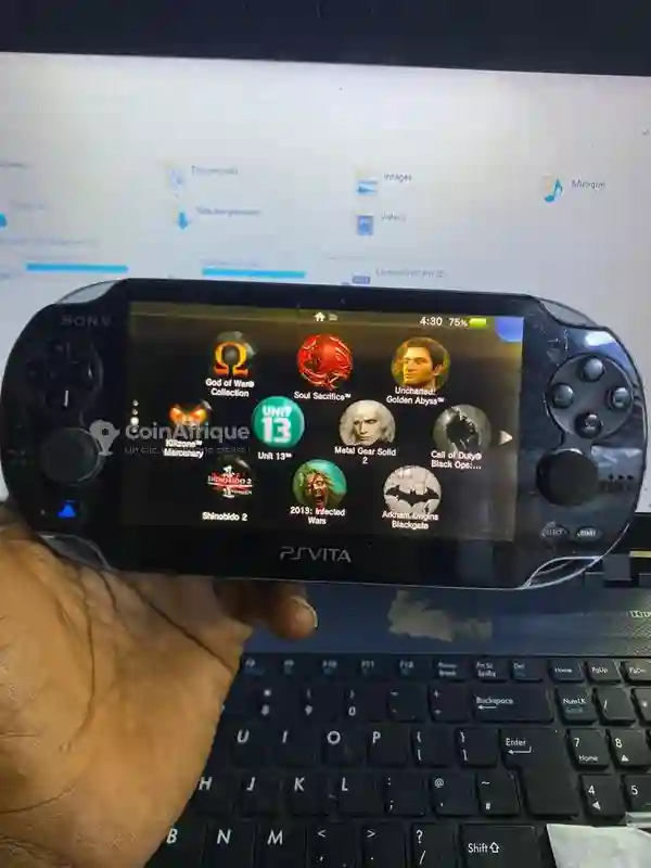 Playstation Vita + 17 Jeux - Vue 1