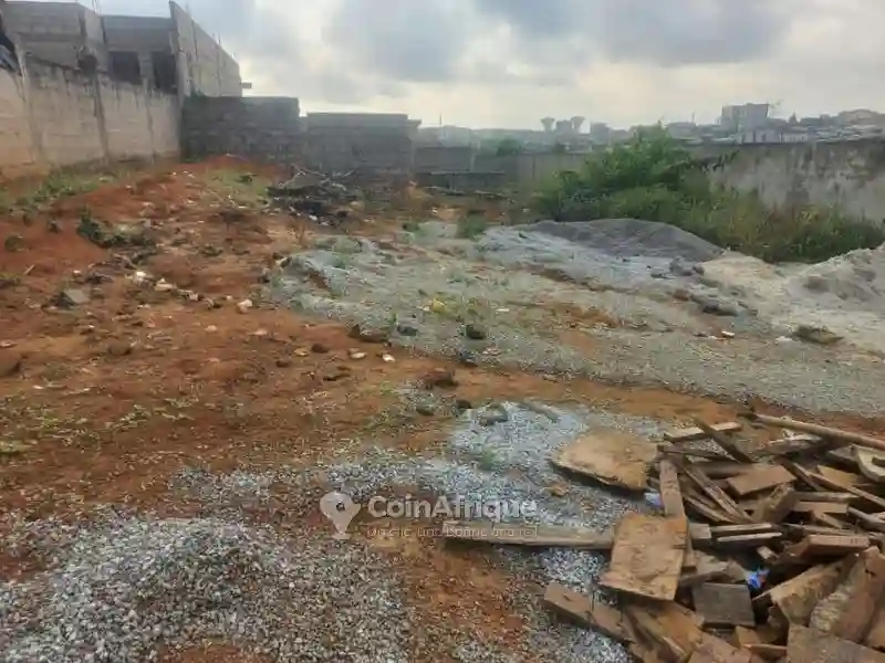 Terrain 600m² -angré - Vue 2
