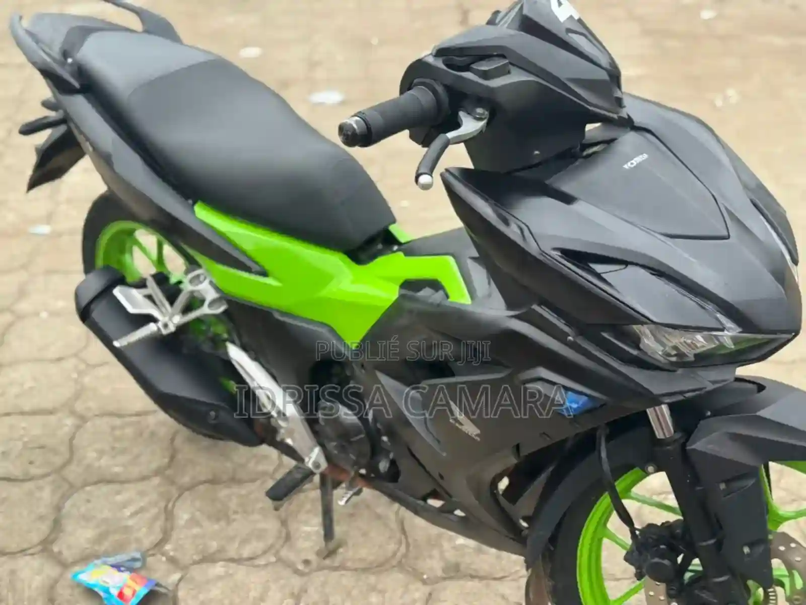 Honda Hornet 2024 Noir - Vue 1