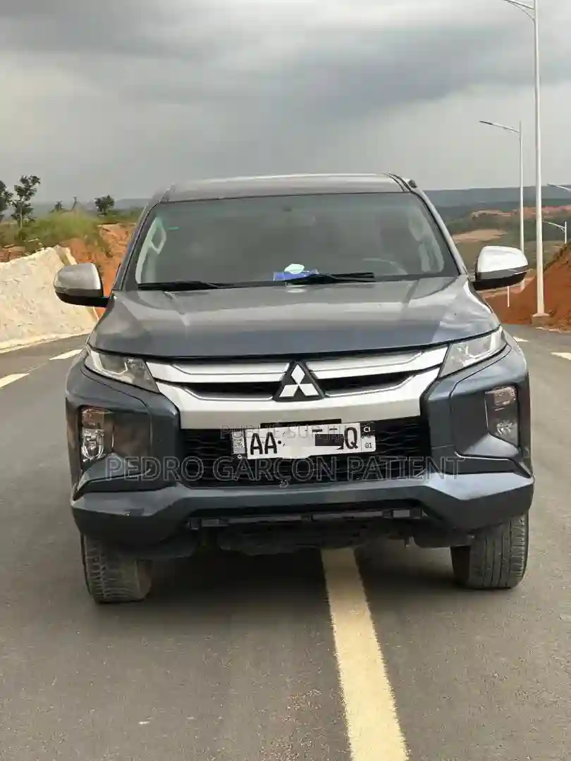 Mitsubishi L200 2023 Noir Mat - Vue 1