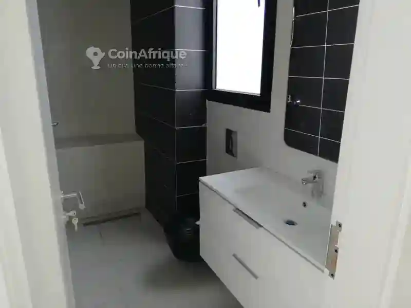 Location Appartement 4pièces -cocody 2 Plateaux 7eme Tranche - Vue 4