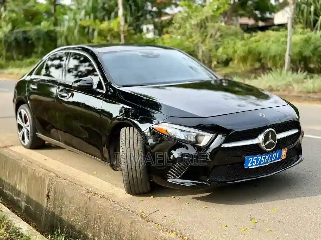 Mercedes-benz 220 2021 Noir - Vue 3