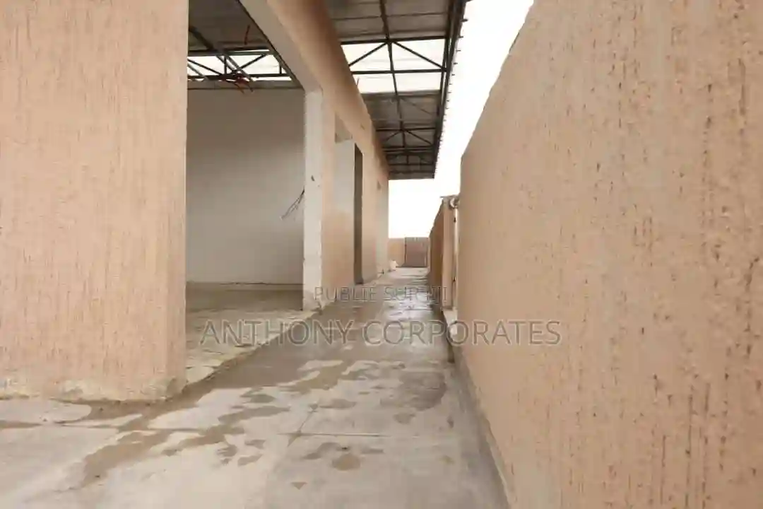 Annonce N°07015985-ski72 Bureaux - Adjame Indenie - Vue 4